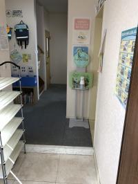 玄関から入室した様子です。