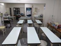 入り口から入ったところです。<br />
教室の奥に非常ドアがあります。