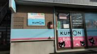 教室の前には、駐車場があります。