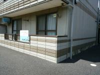 スリーエイトさんの奥のマンションの１階です