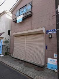 国分小学校のすぐそばにあります。