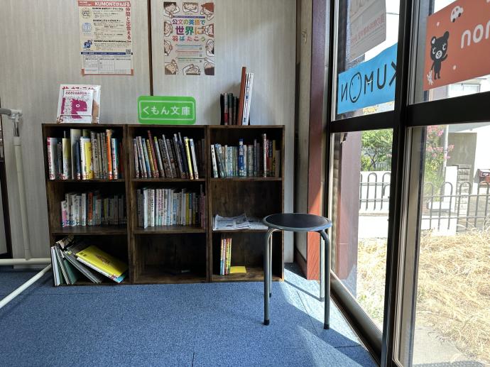 学習が終わった生徒が読書をしたり、<br />
保護者の方がお待ちいただけるスペースです。