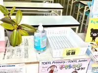 入口に消毒を設置。<br />
風邪予防のため秋・冬は加湿器を設置します。