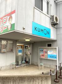 教室入り口です。ベビーカーもお持ち込みいただけます。