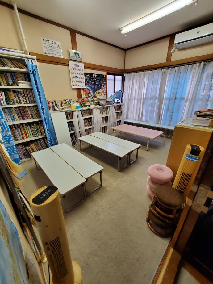 図書室兼待合室<br />
ミニ図書室や待合室として使用できます。本の貸出もできます。