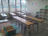 明るい教室内です。