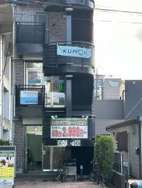 北総線線路の隣の建物の2階です。