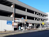 駐車場あります。駐車券を教室までお持ちいただくと３時間無料になります。