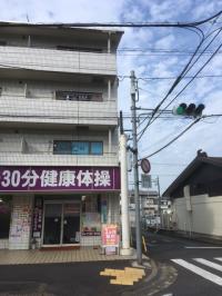 建物外観。2階の東側角部屋です。