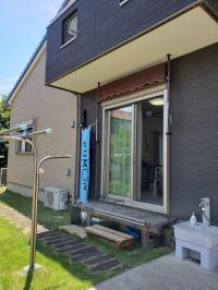 当教室の入出口はこちらです。窓のため生徒さんのお迎え確認がしやすいです。