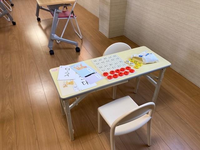 幼児さん専用の机と椅子もご用意しております。