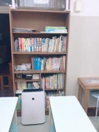 くもんのすいせん図書が読めます。空気清浄機で清潔な空間です。