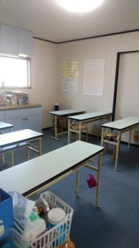 集中できる学習スペースがあります。<br />
現在は1台の机を1人で使用しています。