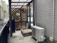 教室入り口にはベビーカーを置くスペースもあります。