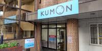 日吉台小学校正門側交差点を渡って、すぐがお教室です。2021年4月移転オープン