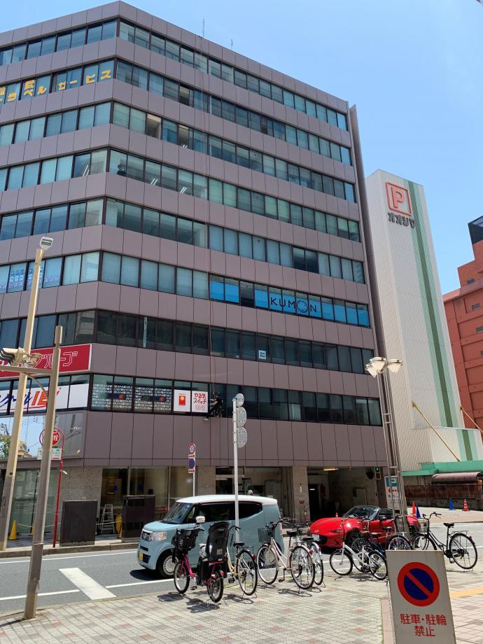千葉市文化センターの隣のビル（4階）になります。