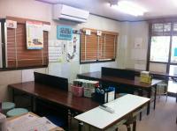 教室内は、一人ひとりに目が届くようにレイアウトしています