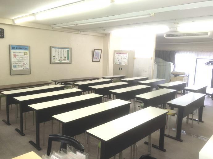 教室では大学生スタッフも対応。英検・漢検の受験対策を実施しています。