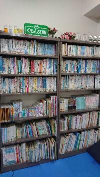 たくさんの絵本や教具を用意しています。<br />
どの子も本好きに!