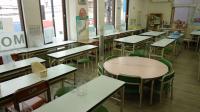 窓も大きく明るい教室で、生徒さんは集中して学習しています♪