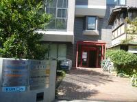 東西線神楽坂駅から徒歩1分ほど。