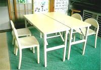 幼児専用スペースでは、やる気を引出す指導を心がけています。（席をあけています）