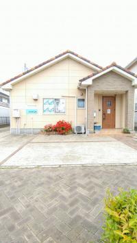 小学校の近くの静かなたたずまいに駐車場も完備