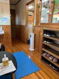 手指消毒、除菌加湿噴霧器、「３密」防止などコロナ対策をしております。