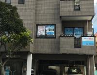 教室は2階です。