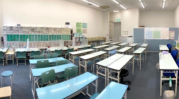 明るく広々とした、清潔感あふれる教室です！