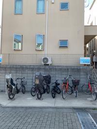 教室前には駐輪場があります。自転車での送迎もしやすいです。