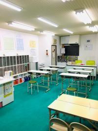 教室内は、安心感・目に優しい・集中力を高めるグリーンを基調にしています。<br />
