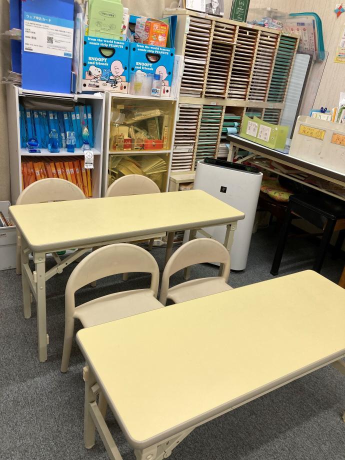 幼児の学習スペースです。幼児さんの背の高さに合わせた学習机になっています。