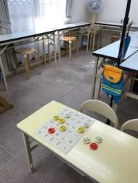 幼児さんが学習しやすい机を準備しております!