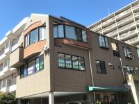 教室の外観になります。多摩境駅から徒歩2分、くまくまこどもクリニックの側です！