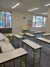 明るくて、広い教室です！