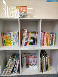 毎月少しずつ絵本を増やしています。