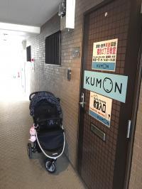 廊下が広いためベビーカーも置けます。