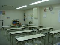馬引沢第三公園交差点の側に教室があります。