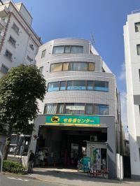 教室は、クロネコヤマトさんの営業所の上、3階にあります。