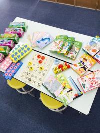 教具やカードで幼児さんも楽しく学ぶことができます。