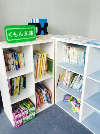 たくさんの本をご用意しています。貸出も行っています。