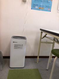 感染症防止対策として空気清浄機を設置しています。