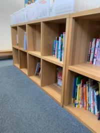 たくさんの本があります。ランドセル置き場がありますので学校からの通室も可能です。