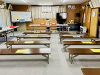 絨毯の広々した教室です。授乳したり、乳児さんを寝かせるスペースもあります。