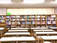 充実した図書コーナーで読書を楽しんでください。