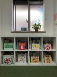 読み聞かせの本も多数用意しております。