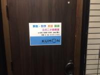 教室入口です。ベビーカーを置くスペースもあります。