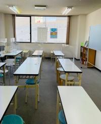 間隔をあけ、集中して学習いただけます。<br />
（入室時の検温・手指消毒も実施）