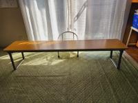 小さい生徒さん用の机と椅子をご用意しています。